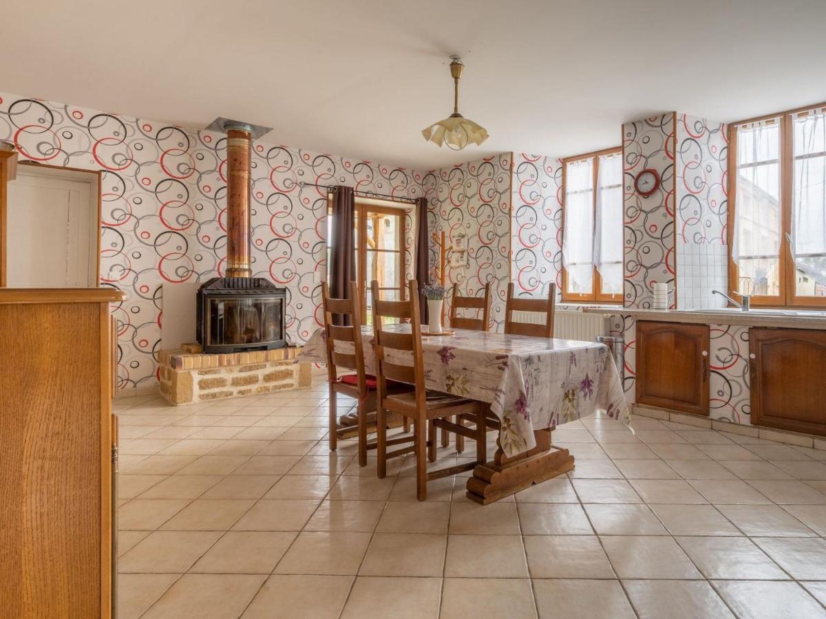 Vintage Holiday Home With Private Garden Nouart Quarto foto