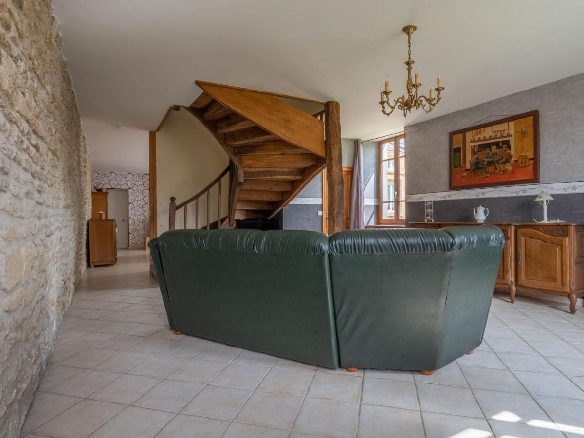 Vintage Holiday Home With Private Garden Nouart Quarto foto