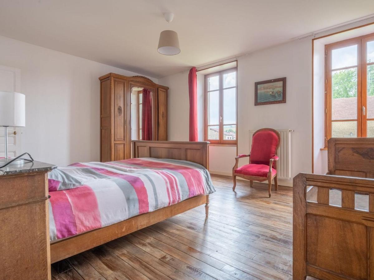 Vintage Holiday Home With Private Garden Nouart Quarto foto